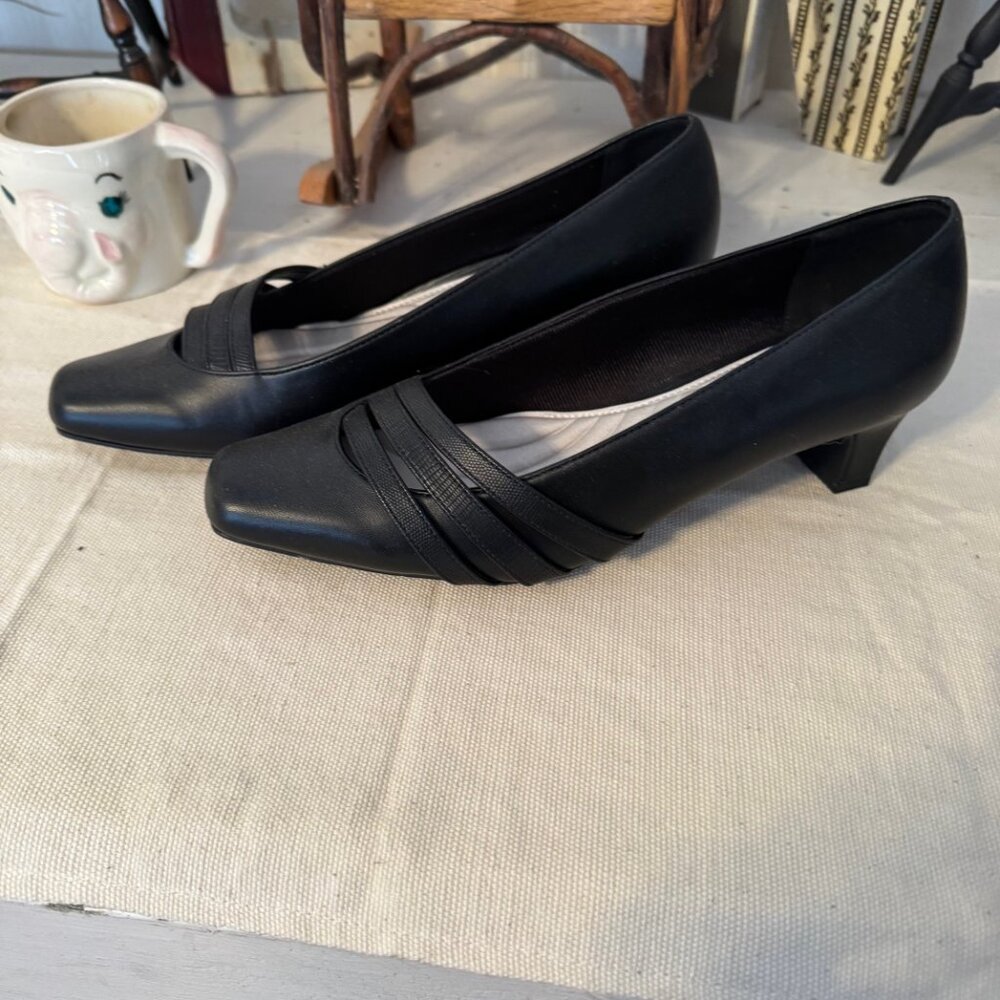 Easy Street Black Entice Square Toe Pump Size 8W